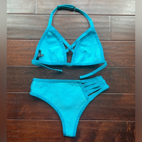 Sexy bikini set EUC - Picture 4 of 5